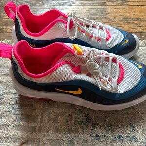 Women’s Nike shoes